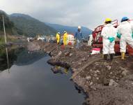 Así se vio el derrame de petróleo en el río Piedra Fina, en la Amazonía ecuatoriana.