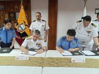 El comandante general de la Armada del Ecuador, Miguel Córdova, y el comisionado de la Guardia Costera de Corea del Sur, Kim Jong-uk, suscribieron el documento el lunes 11 de diciembre en Galápagos.