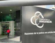 El principal acceso del edificio del Consejo de la Judicatura en Quito.