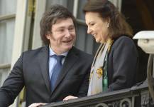El presidente electo de Argentina Javier Milei, junto a Diana Mondino.