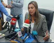 Marciana Valdivieso durante una rueda de prensa en la Alcaldía de Manta.