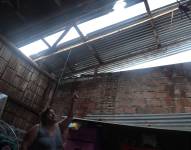 Imagen de una vivienda afectada por fuertes vientos en Milagro, provincia del Guayas.