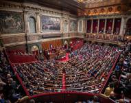Los miembros del Parlamento escuchan el discurso del Primer Ministro francés Gabriel Attal durante una reunión especial del congreso de ambas cámaras del parlamento.