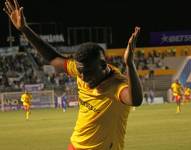 Jhon Jairo Cifuente festeja el gol que le marcó a Emelec en la victoria de Aucas por 2-1.
