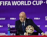 El suizo Gianni Infantino, presidente de la FIFA, durante la rueda de prensa de hoy en Doha. EFE/Alberto Estévez