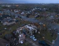 Escombros de casas destruidas por un tornado en Oxford Drive y Stratford Drive en Round Rock, Texas, el 21 de marzo del 2022. (Jay Janner/Austin American-Statesman vía AP)