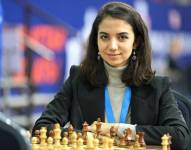 La campeona en ajedrez no cumplió con el estricto código de vestimenta que se exige en Irán.
