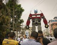 El recorrido sugerido por el Municipio inicia entre las calles Décima y Ayacucho donde se puede ver la representación de Optimus Prime, el personaje de la saga Transformers.