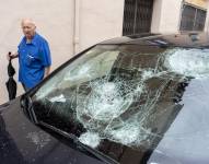 Parabrisas de un vehículo destruido como consecuencia de la tormenta de granizo de ayer noche en La Bisbal de L'Empordà, Girona.