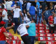 El partido Querétaro-Atlas, correspondiente a la novena jornada de Clausura del fútbol mexicano, fue suspendido este sábado como consecuencia de actos de violencia.