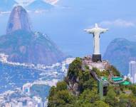 La estatua del Cristo Redentor está situada a setecientos metros sobre el nivel del mar, en Río de Janeiro.