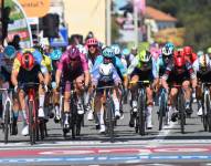 El corredor del equipo Lidl-Trek Jonathan Milan (c) vence en la cuarta etapa de l Giro de Italia que se ha disputado entre Acqui Terme y Andora, Italia. EFE/EPA/IVAN BENEDETTO