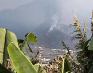 Imagen hoy Domingo del volcán Cumbre Vieja de La Palma que continua expulsando lava por encima del pueblo palmeño de Todoque.