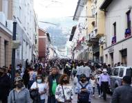 Personas circulando en el Centro Histórico de Quito.