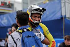 El ciclista ecuatoriano Pedro Benalcázar celebra su victoria