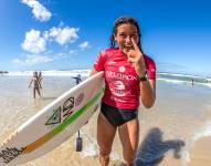 Dominic Barona, surfista ecuatoriana, será una de las estrellas a seguir en Galápagos.