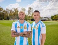 Jugadores de Argentina usando su nueva camiseta.