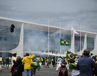 Manifestantes contra los resultados electorales y el gobierno de Lula da Silva invaden el Congreso Nacional en Brasilia.