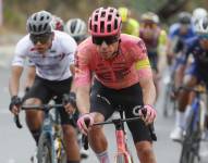 El corredor colombiano Rigoberto Urán de EF Education-Easypost compite en la tercera etapa de la carrera ciclística Tour Colombia 2024