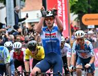 Tim Merlier celebra su victoria en la tercera etapa del Giro de Italia