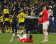 Los jugadores del Dortmund celebran la clasificación tras el partido de la UEFA Champions que han jugado Borussia Dortmund y PSV Eindhoven