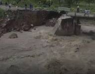 En La Maná, provincia de Cotopaxi, han colapsado ocho puentes y cerca de 15 mil habitantes están aislados