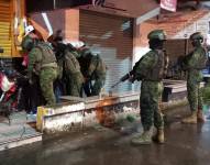 Permanentes operaciones militares se realizan en las provincias de Guayas y Manabí para garantizar la seguridad de la ciudadanía.