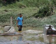 El desbordamientos de rí­os causaron inundaciones que dejaron varios cantones afectados en la provincia de Esmeraldas.