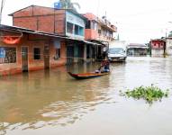 Imagen de abril de 2023, en Salitre, provincia del Guayas. El río de esa población se desbordó e inundó la zona urbana. API / ARCHIVO