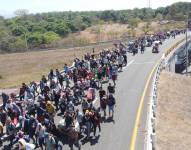 Imagen referencial. Migrantes caminan en una caravana llamada 'Viacrucis migrante' la cual se dirige hacia Ciudad de México, en Tapachula (México).