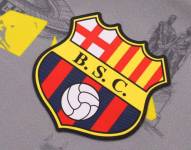 Así lucirá el escudo de Barcelona SC, en la camiseta de honor de fiestas de Guayaquil. ( Página de Marathon )