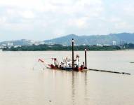Imagen de la máquina Tianrun 6, encargada del dragado del Río Guayas, el pasado 13 de junio.