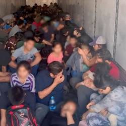 Imagen del camión donde estaban hacinados un centenar de migrantes, incluidos 22 ecuatorianos, en México.