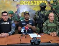 El gobernador de Esmeraldas, junto con autoridades de la Policía y Fuerzas Armadas, dio declaraciones de lo resuelto para Esmeraldas.