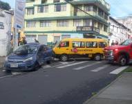Imagen delos carros chocados en la calle Venezuela y José Riofrío, centro de Quito.