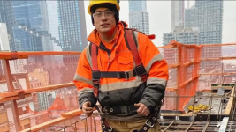 Imagen de Javier Sánchez, migrante asesinado en Nueva York, mientras estuvo trabajando en el sector de la construcción.