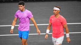 Carlos Alcaraz y Rafael Nadal en su partido de exhibición en Las Vegas