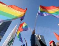 Los defensores de los derechos LGBT en Rusia han protestado contra las nuevas leyes que reprimen a su comunidad.
