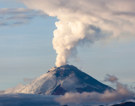 El volcán Cotopaxi vuelve a tener actividad volcánica, desde 2015.