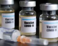 Se están desarrollando más de 100 vacunas contra covid-19. REUTERS