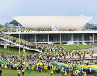 ¿Cómo ocurrió el asalto de miles de seguidores de Bolsonaro a las sedes de los tres poderes en Brasil?