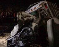Los restos del vehículo accidentado, la madrugada de este domingo, donde perdieron la vida migrantes en la carretera que comunica a San Juan Chamula- Ixtapa, en el estado de Chiapas