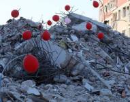 Ya han atado más de 1.000 globos en homenaje a los niños y niñas víctimas