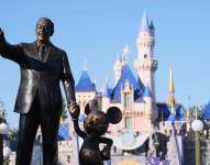 Estatua de Walt Disney y Mickey Mouse