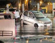 Las fuertes lluvias provocaron inundaciones en varios sectores de Guayaquil.