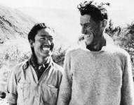 Tenzing Norgay y Edmund Hillary poco después de haber escalado por primera vez el Everest