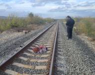El migrante ecuatoriano quedó a un costado de las rieles del tren