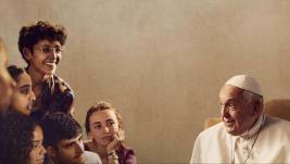 En el documental que protagoniza el papa Francisco, una joven ecuatoriana le hizo una sentida pregunta.