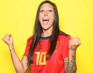 Jenni Hermoso posa con la camiseta de la selección femenina de España