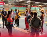 Personal de la Empresa Pública Metropolitana Metro de Quito guiaron a los visitantes.
